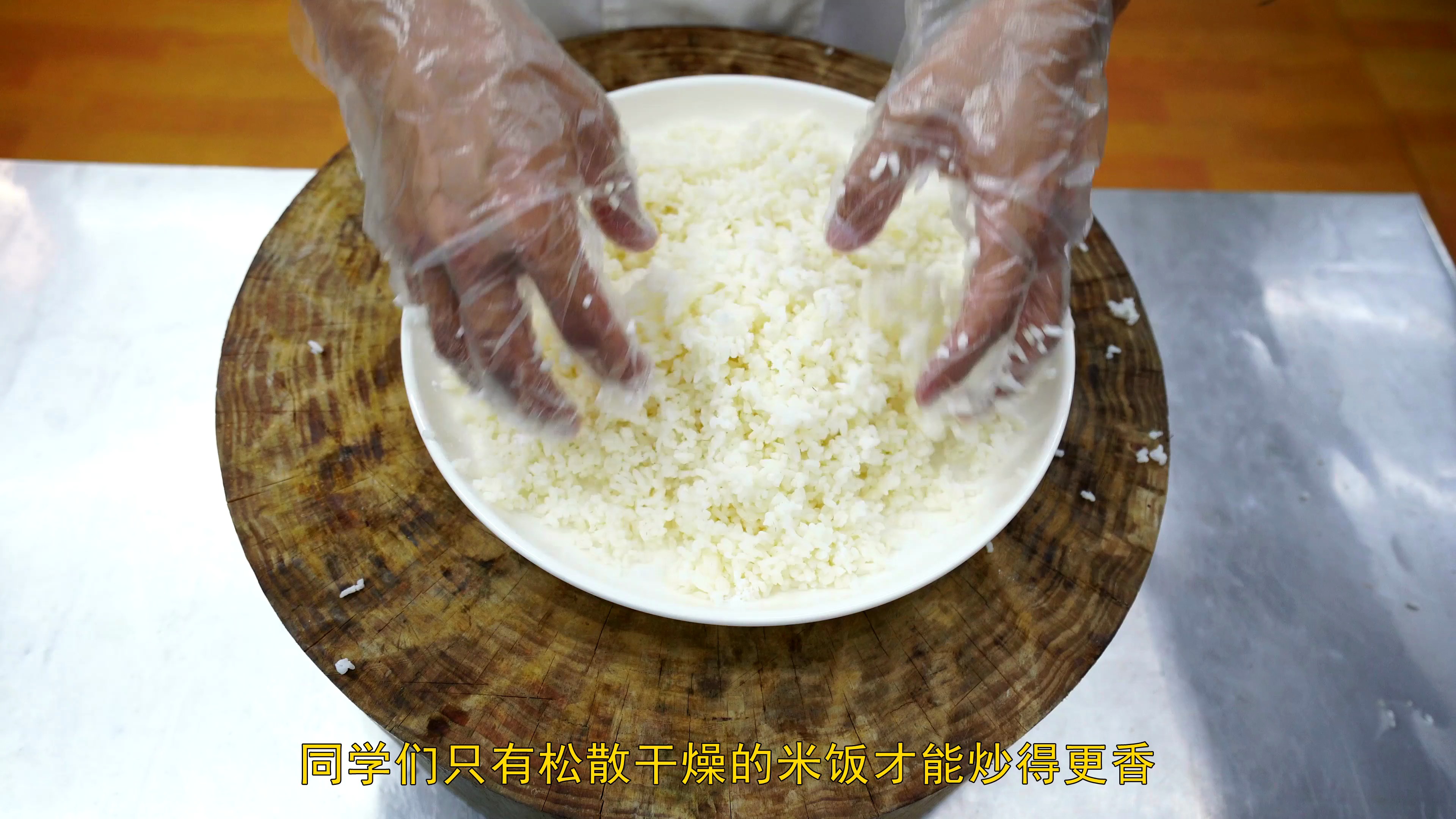 厨师长教你:“酱油炒饭”的家常做法,里面满满的小技巧