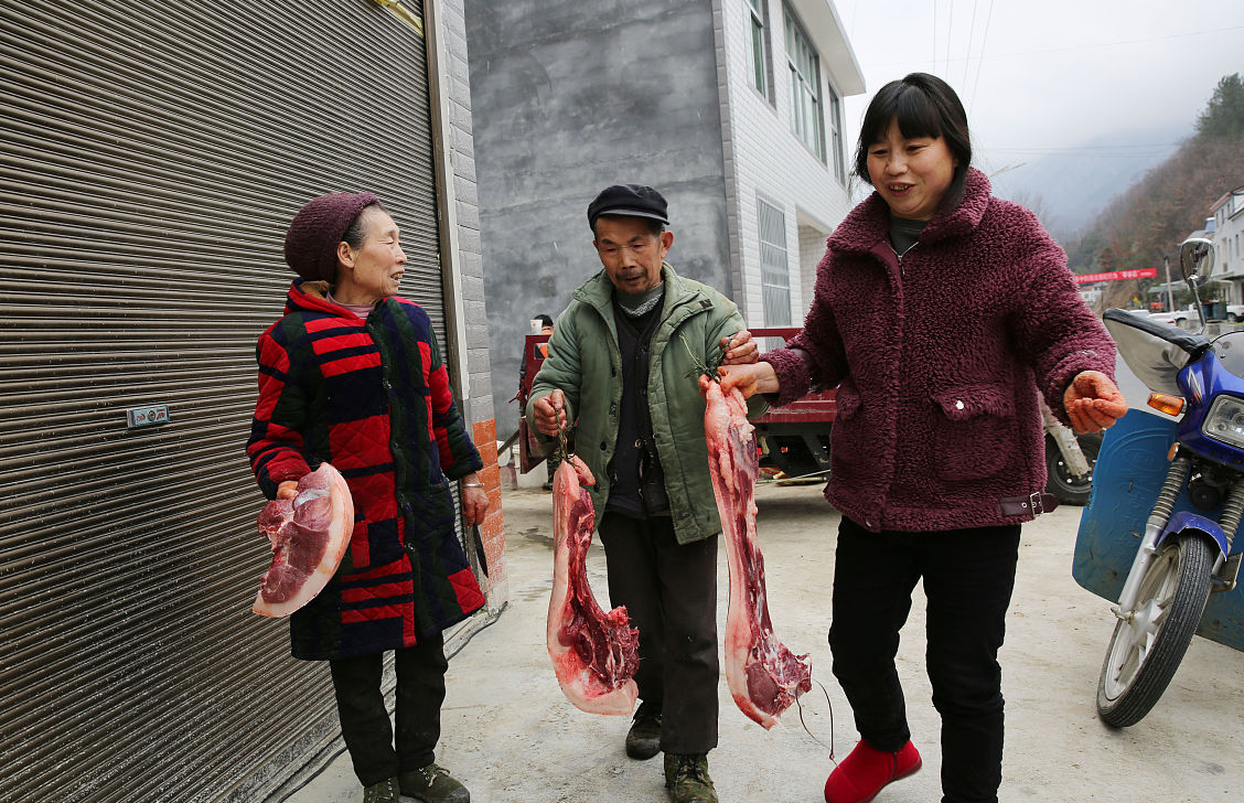 然而,仍有农户私自屠宰生猪并销售猪肉的行为,违反了新的国家《生猪