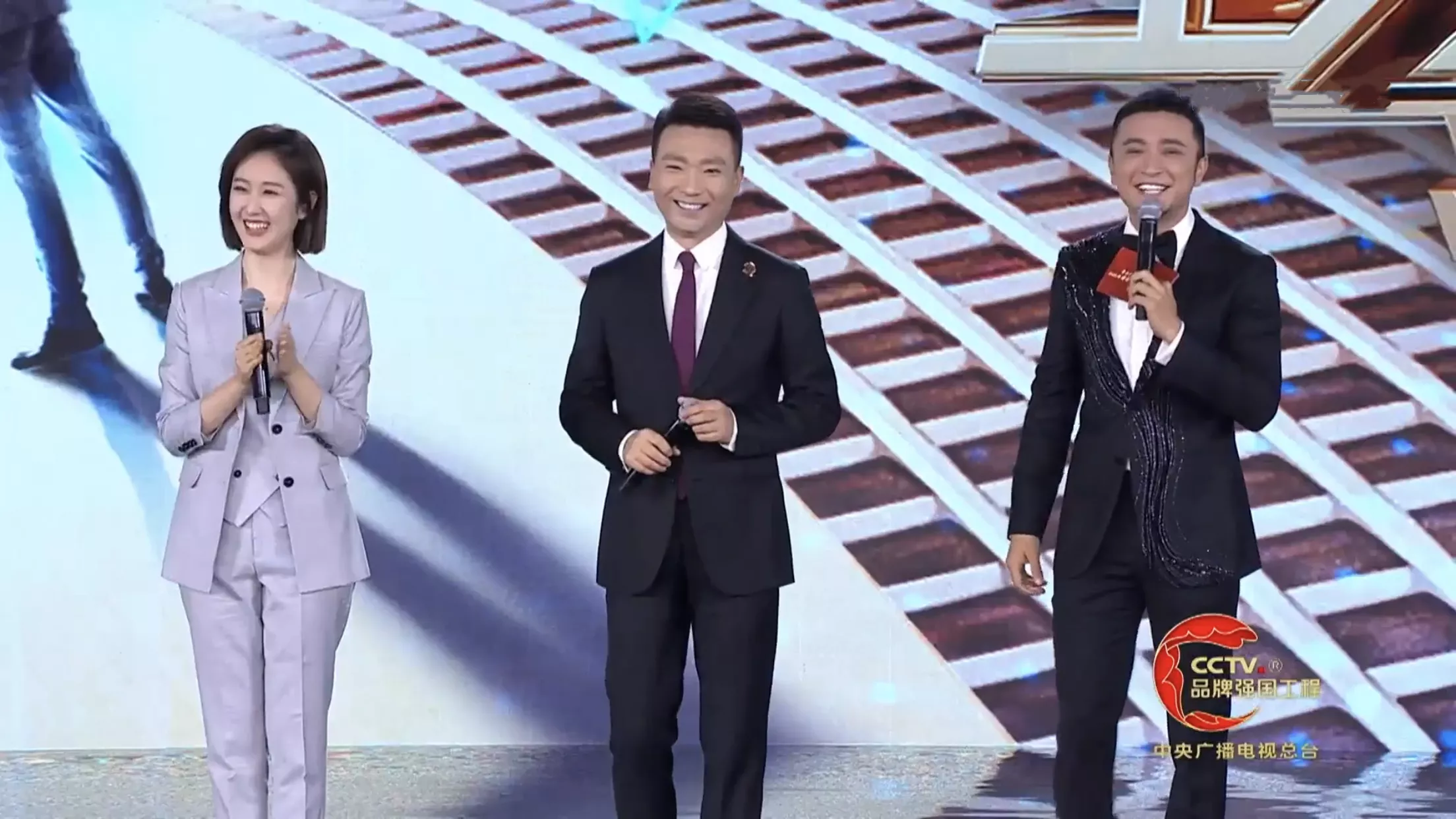 康辉和尼格买提推荐2023年央视主持人大赛,王嘉宁就是最好的广告