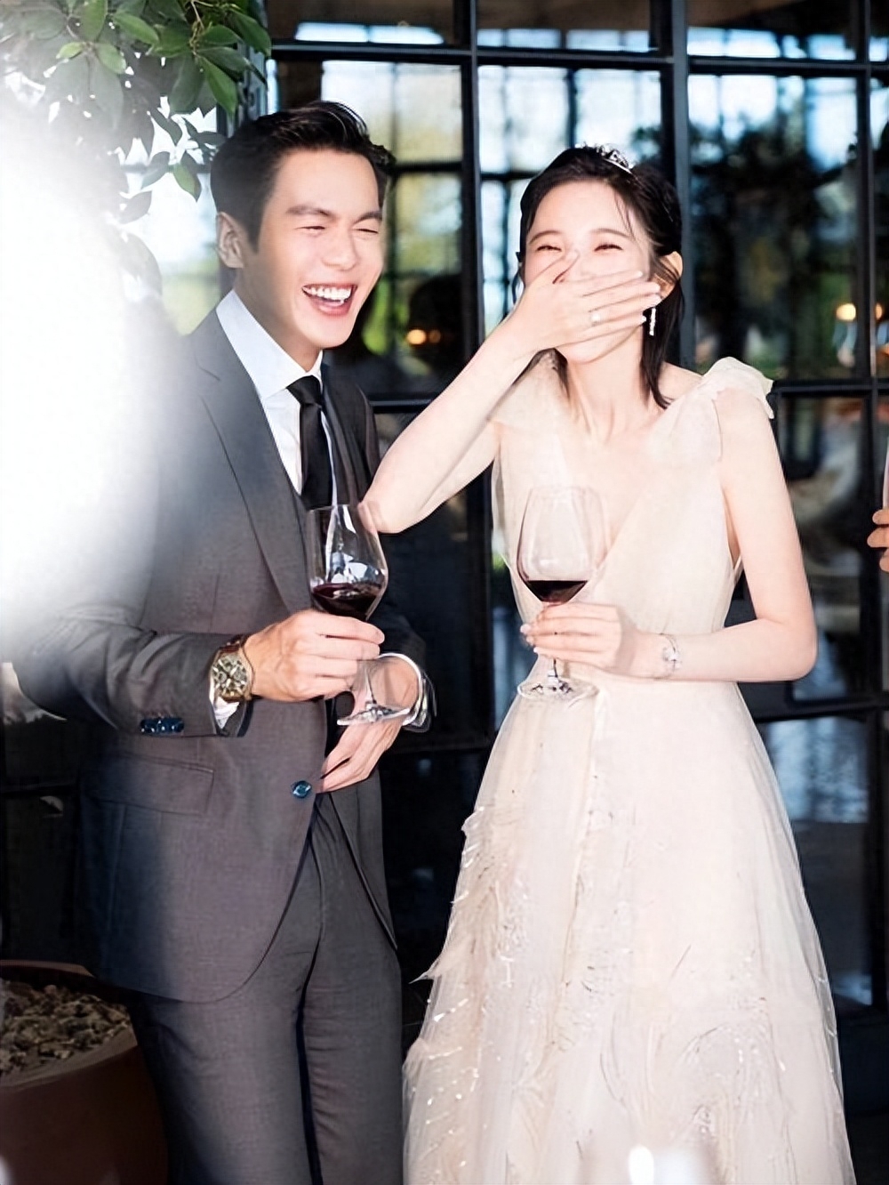 回顾妹妹变后妈父子开撕张若昀背后的痛苦你想象不到