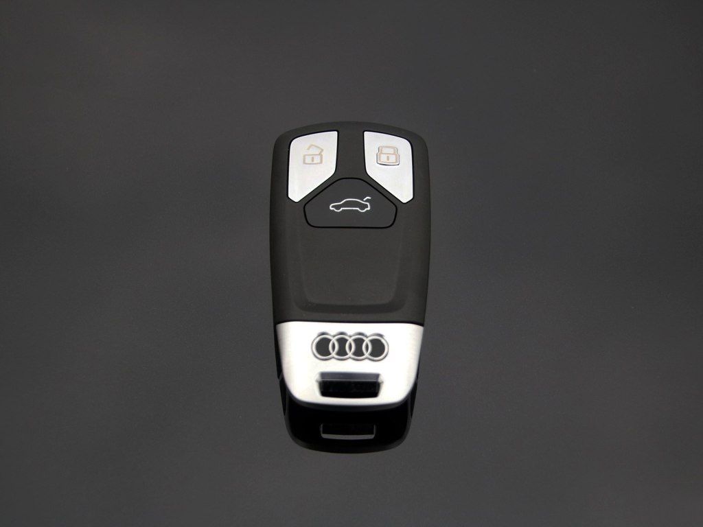 奥迪汽车钥匙的电池型号是什么,要注意电压