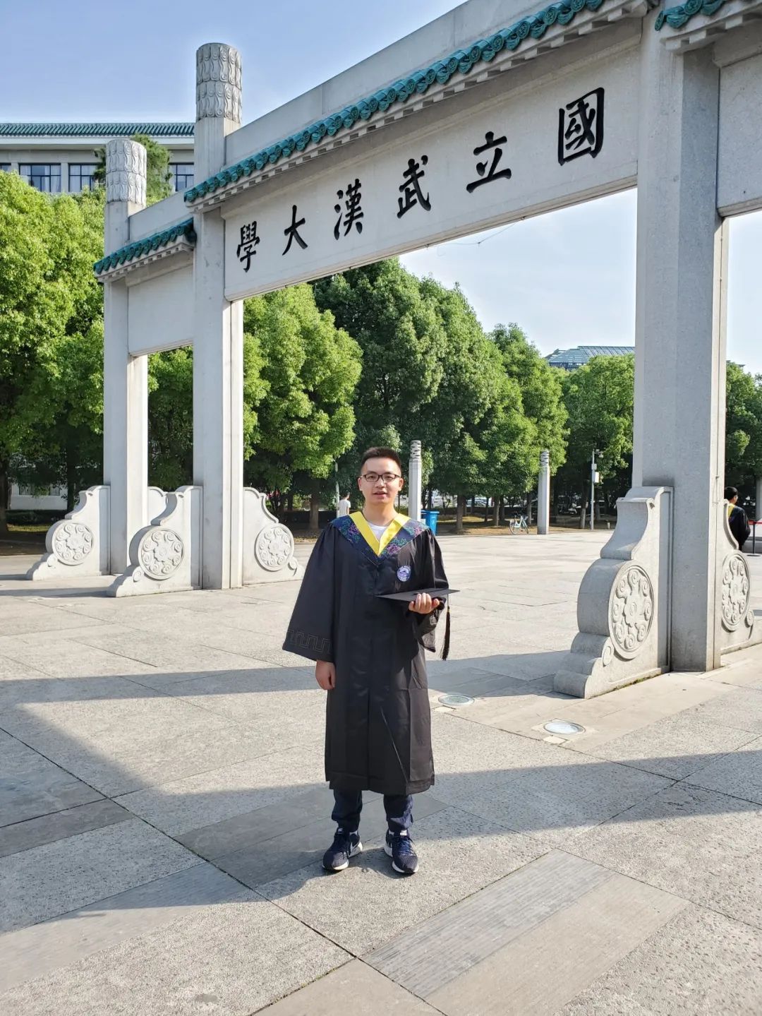 他是品学兼优的学霸,也是艰苦奋斗的创业者,来自武汉大学!