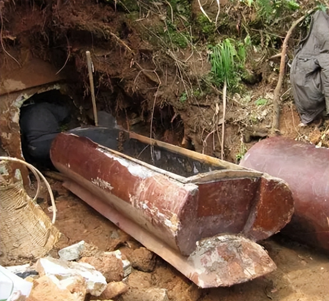 1976年,湖南14岁女孩暴毙后下葬,24年后老乡告知:女孩是活埋的