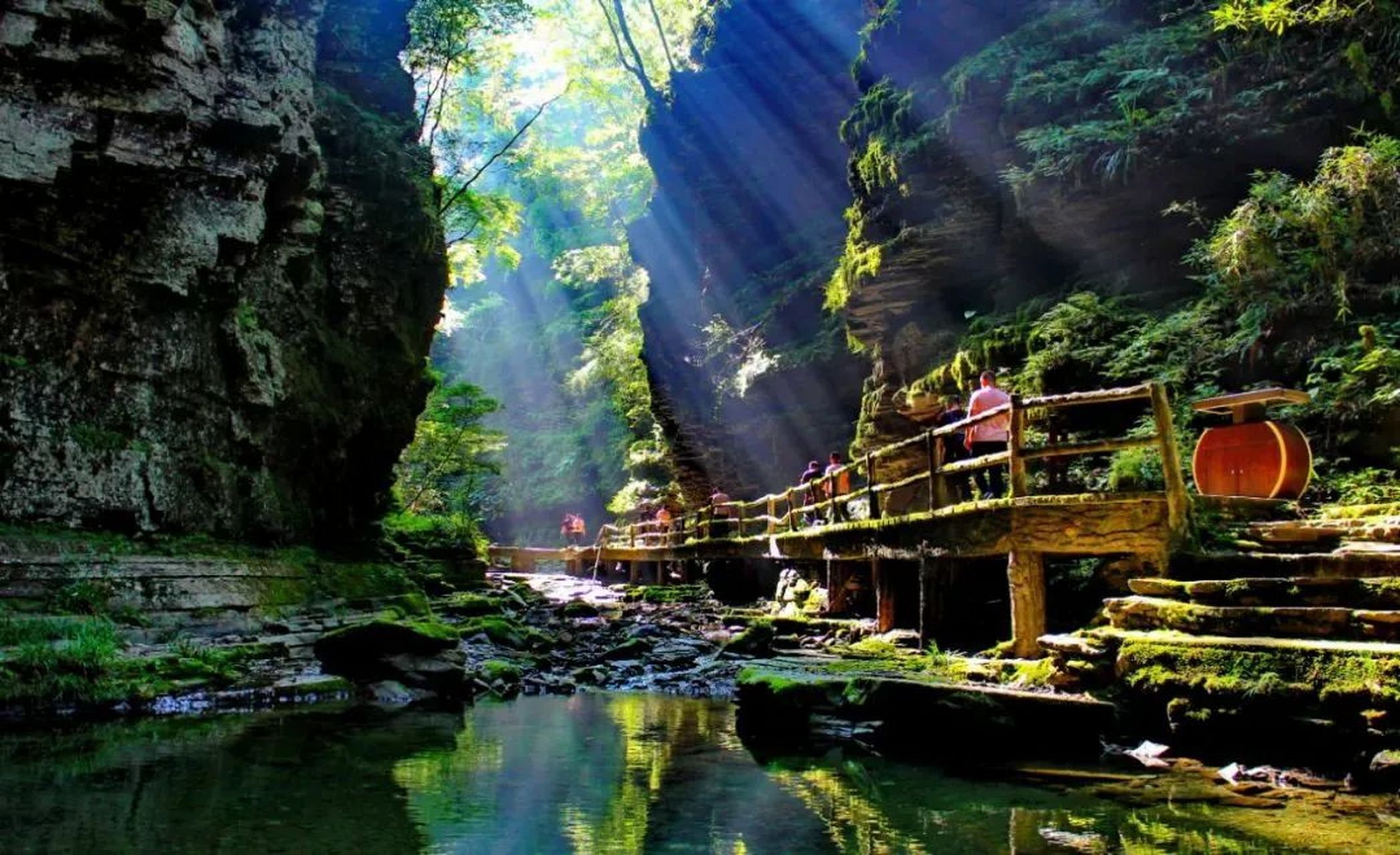 广元七里峡,位于鼓城山景区的核心地带,是一条3.5公里长的峡谷.