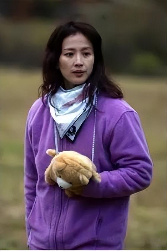 刘亦菲的妈妈刘晓莉两婚两离至今单身长得比女儿还漂亮