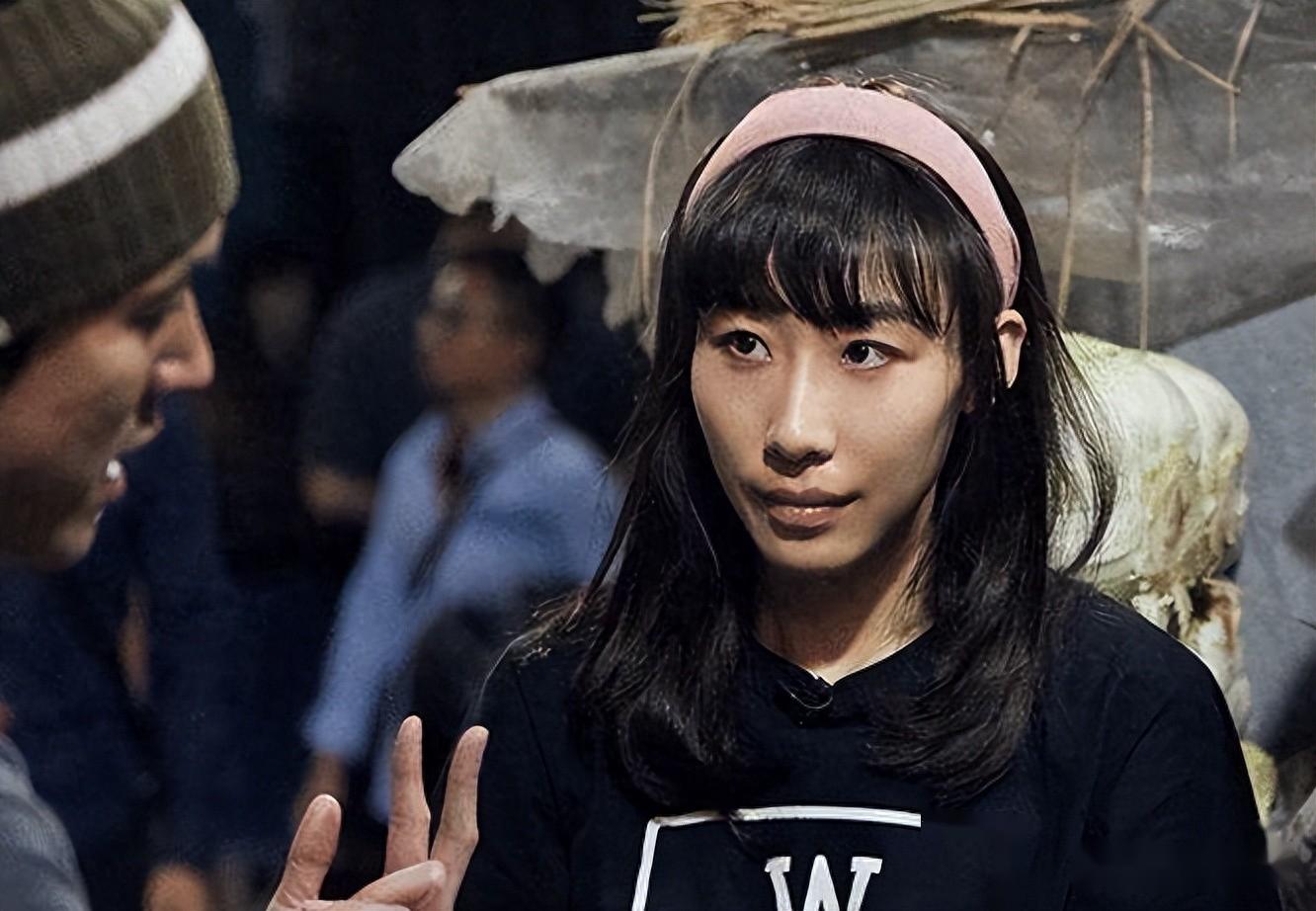 任素汐平凡上半身性感下半身一尿成名