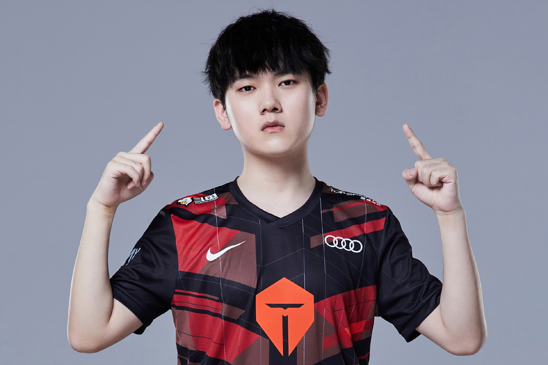 uzi: 1次亚运会冠军 1次msi冠军 1次洲际赛冠军 2次lpl冠军 1次lpl