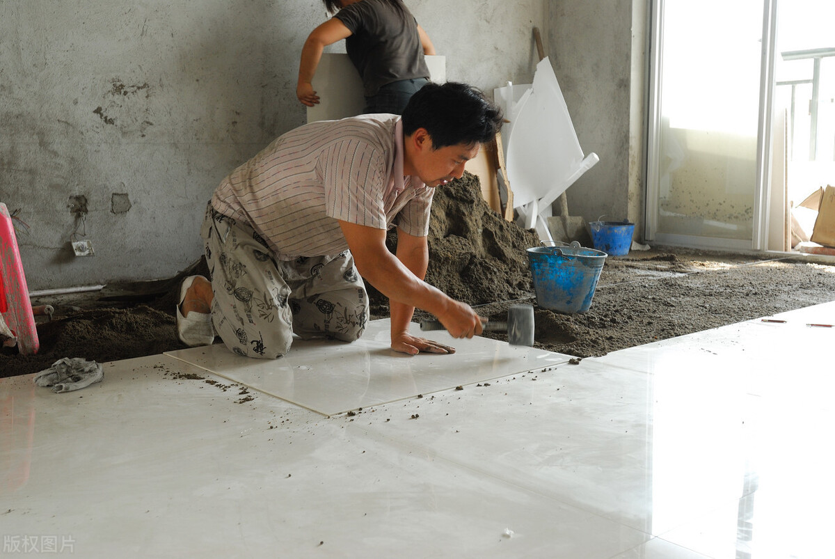 3.施工难度:干铺>湿铺