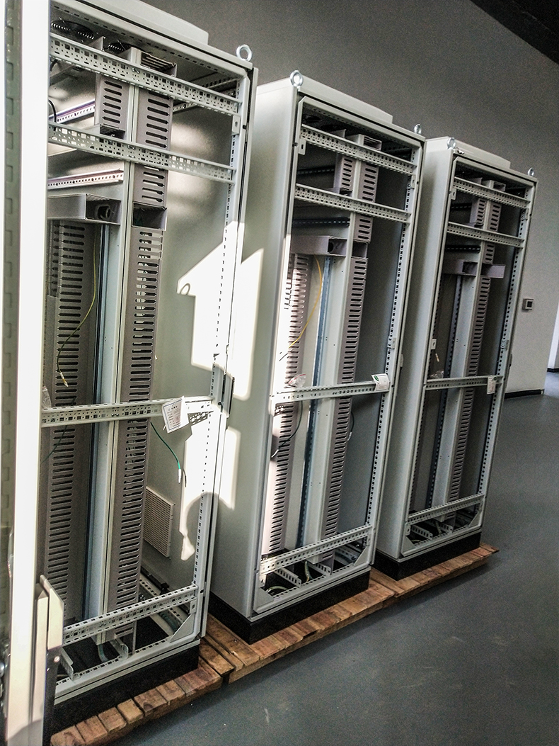 *800mm*(1500-2400)mm 以1200*1000*(1500-2400)mm电气控制柜 ,电机