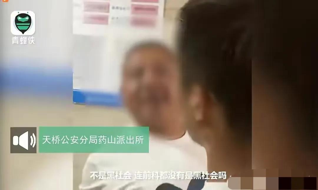 闹大了!山东济南梯霸掌掴邻居,自称黑社会,警方发声惹众怒