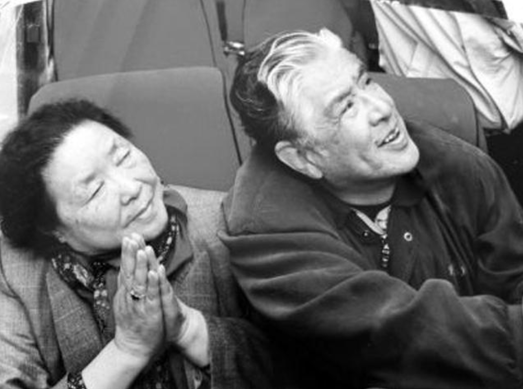 李默然妻子龙潮:嫁给英雄"邓世昌",生3个儿女,与丈夫爱一生