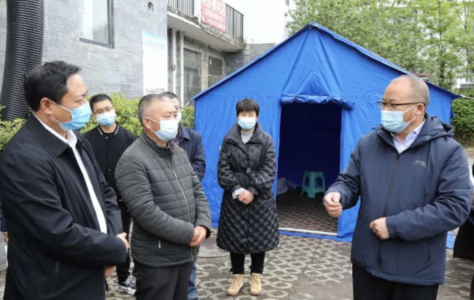 水城区委书记陈石率队督导疫情防控工作 全力打好疫情防控阻击战歼灭