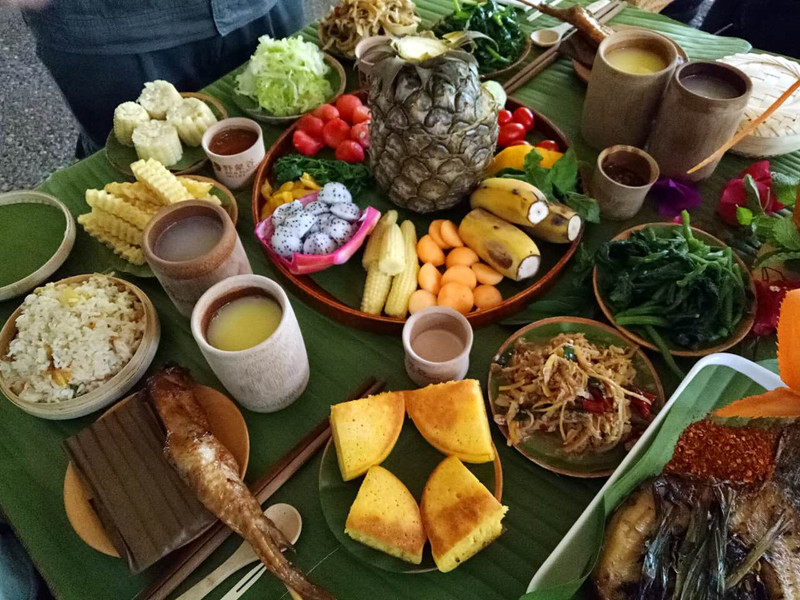 傣族人递给你这食物千万不要接!导游:我可帮不了你,自己解决吧