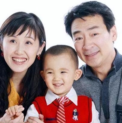 寇振海:一婚被前妻花光存款,二婚娶小24岁娇妻,54岁老来得子!