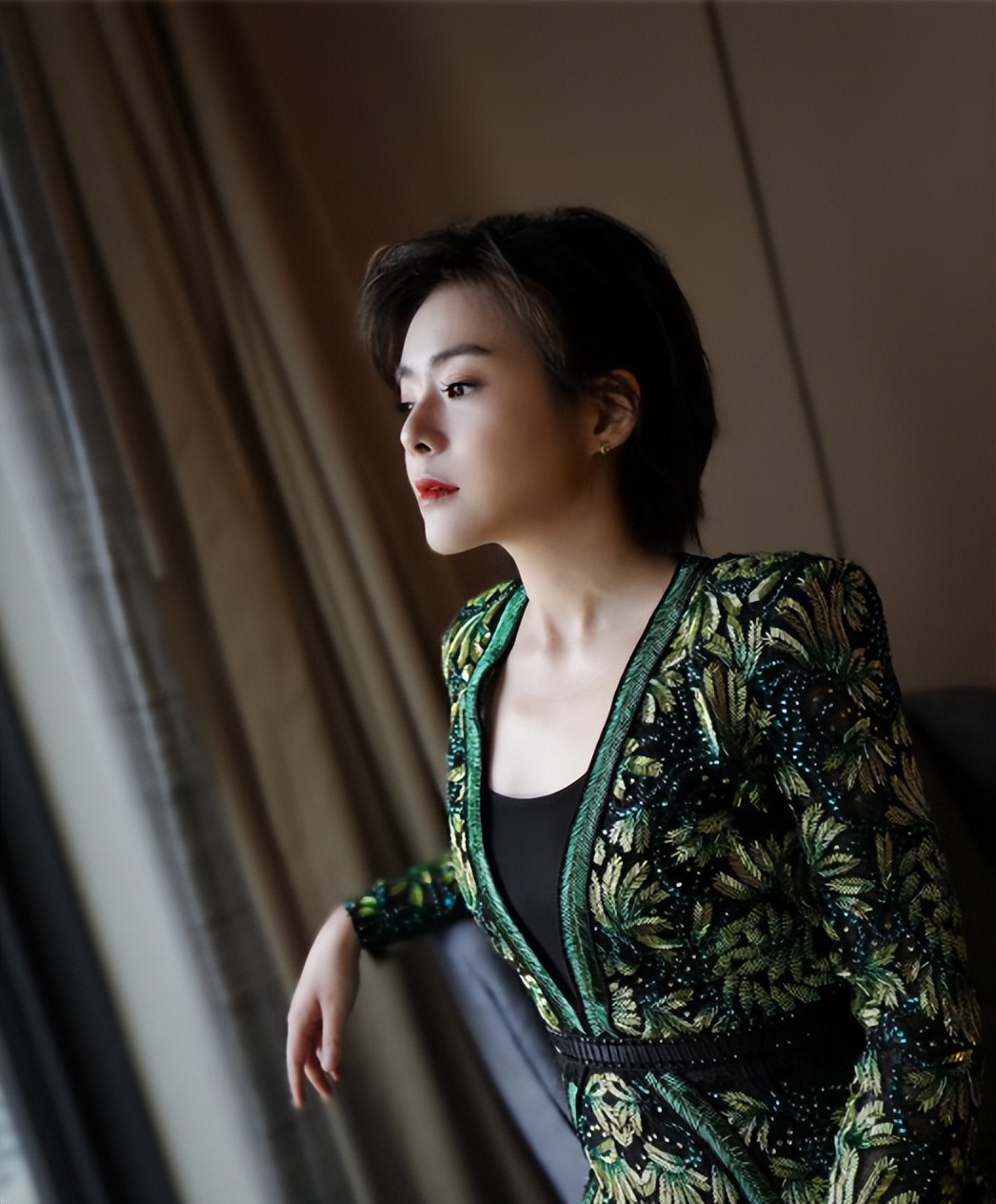 主持人陈辰:嫁小2岁歌手余笛,41岁高龄生子,结婚11年幸福如初