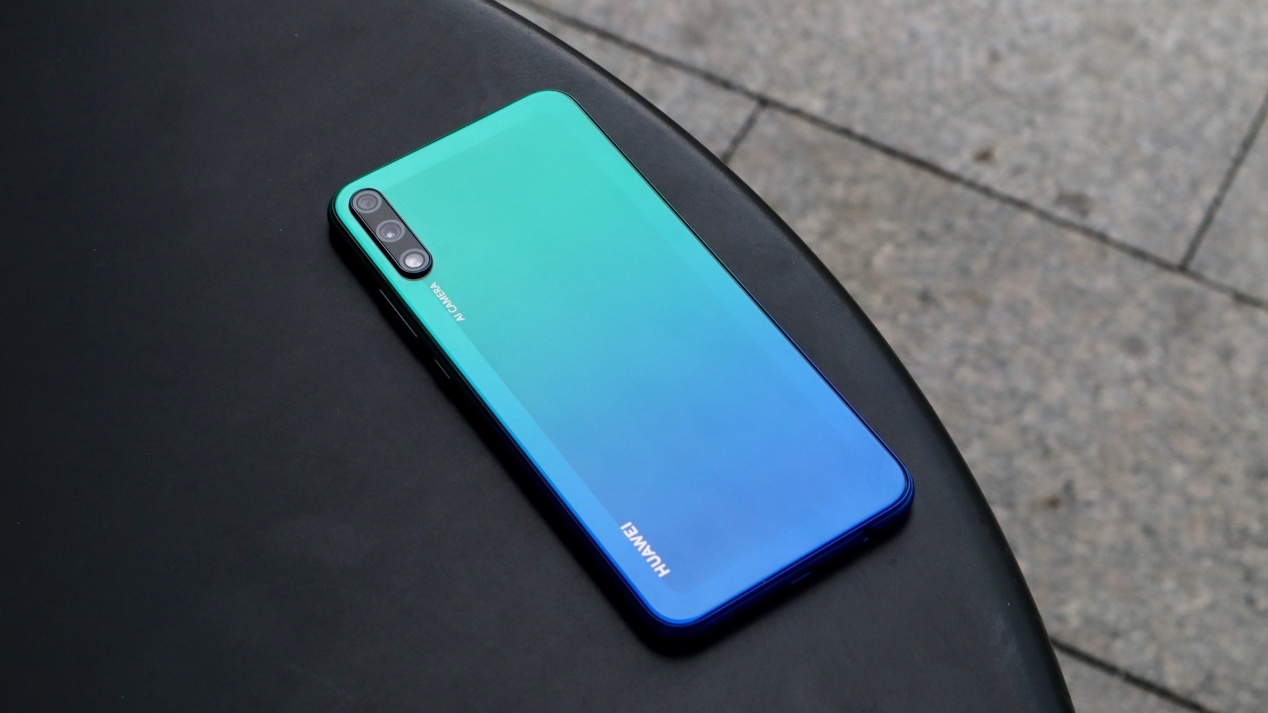 华为畅享10测评:4800万超清夜景 极点全面屏