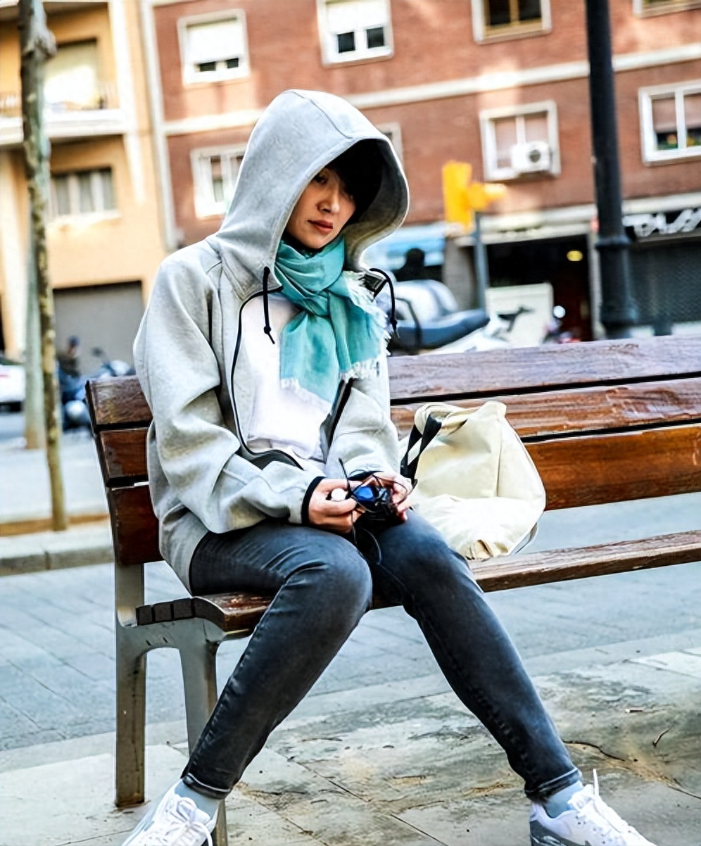 回顾许晴53岁仍单身被问到个人问题时她的回答让多少人红了脸