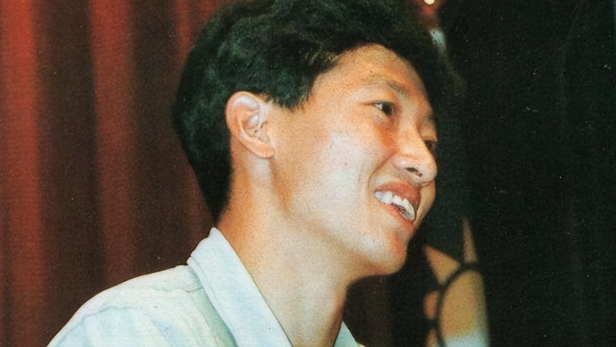 1989年,24岁飞行员蒋文浩叛逃:为了钱财抛弃家人,下场大快人心