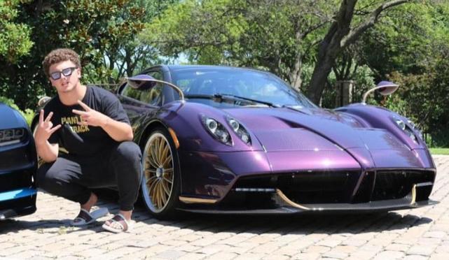 美国富二代驾驶2千万限量超跑撞树报废,老爸表示再买一辆