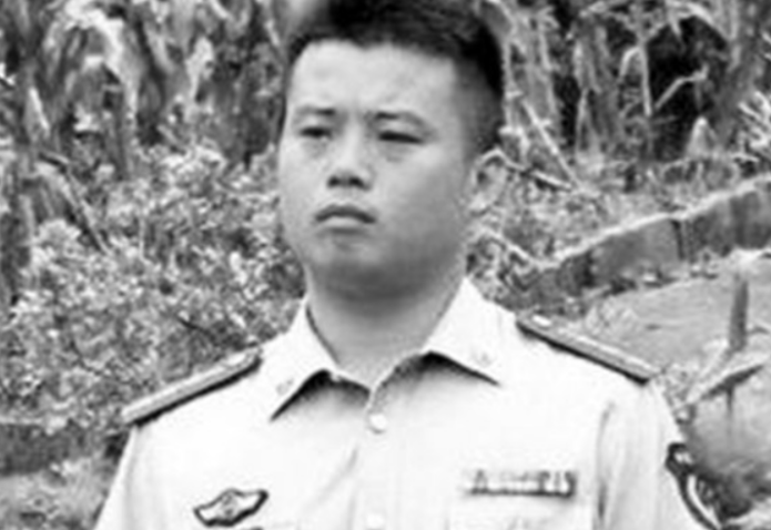 军人郑益龙:跳江救人不幸牺牲,妻子8年未改嫁,被特招入伍