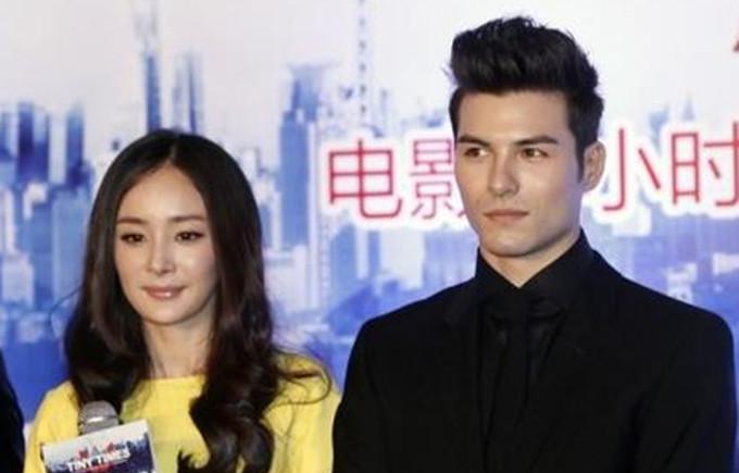 心如刀割!凤小岳宣布怀胎9月妻子流产,宝宝长肿瘤肾发育不全