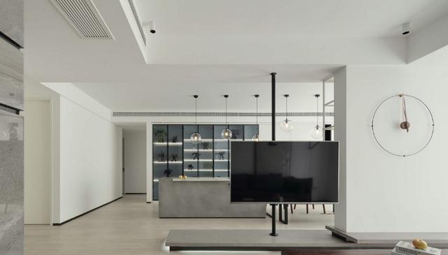 电视墙规规矩矩早腻味了,是我会加立柱装成旋转式,360°观影