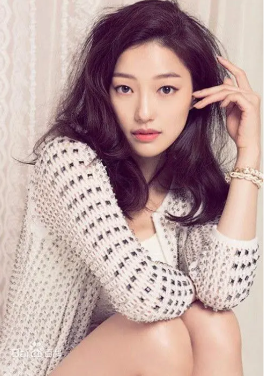 李伊曝光演艺圈黑暗面:被嘲讽试镜,导演建议拍三级片