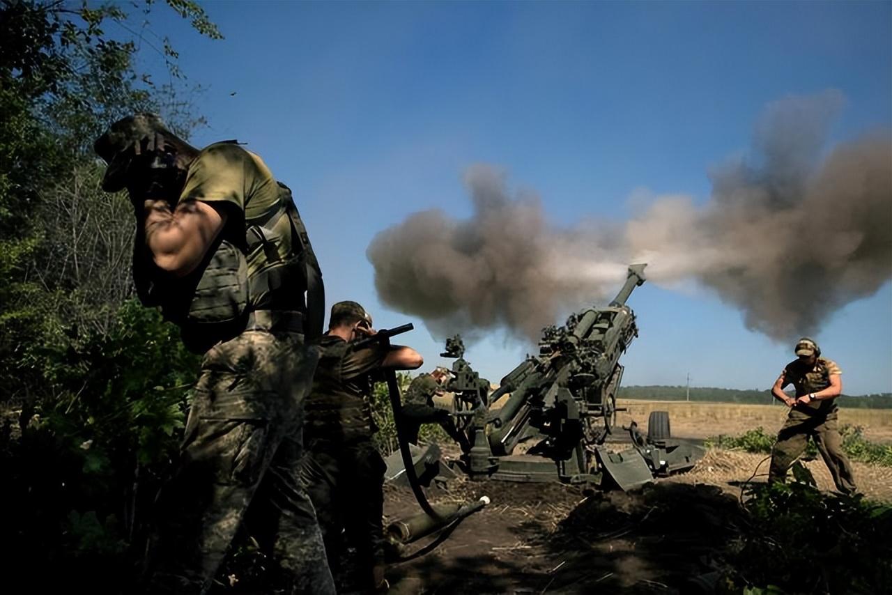 俄罗斯发威了!俄军集群打击乌克兰机场,西方武器被炸成灰