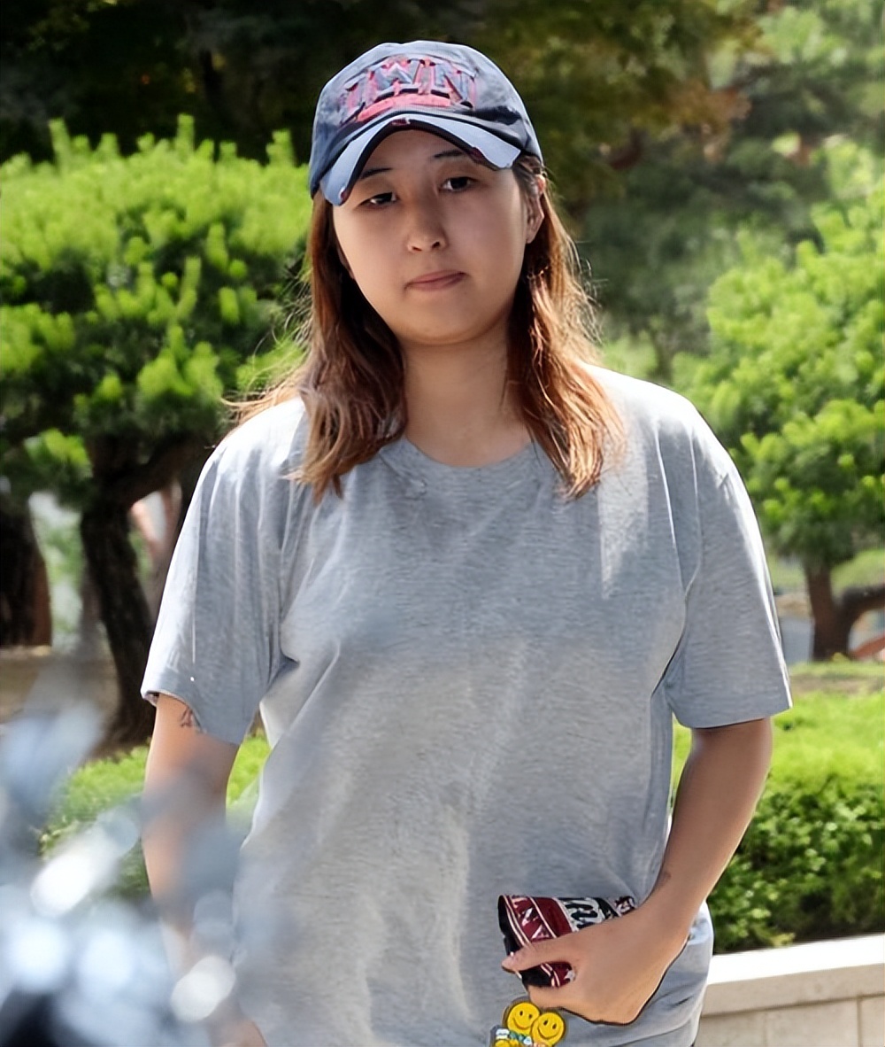 2015年女大学生郑维罗:高调炫富,令韩国总统入狱,亲妈被判18年