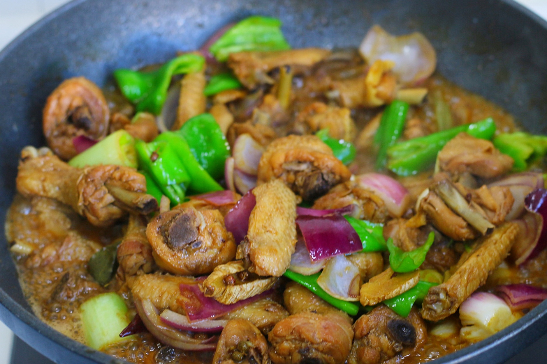 天冷后,就爱这一锅出,有肉有菜有面,热热乎乎,汤汁也吃个干净