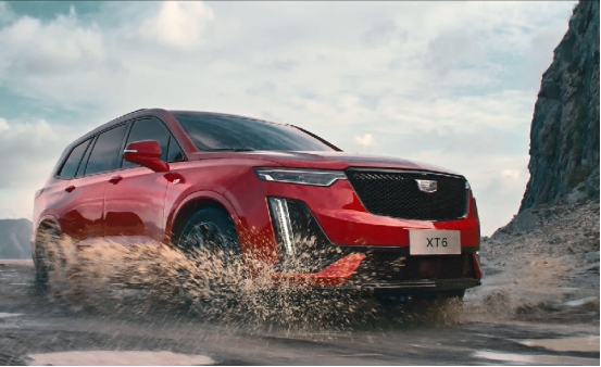 终于!小凯雷德带来全新加州红车色,凯迪拉克xt6设计高级更惊艳!