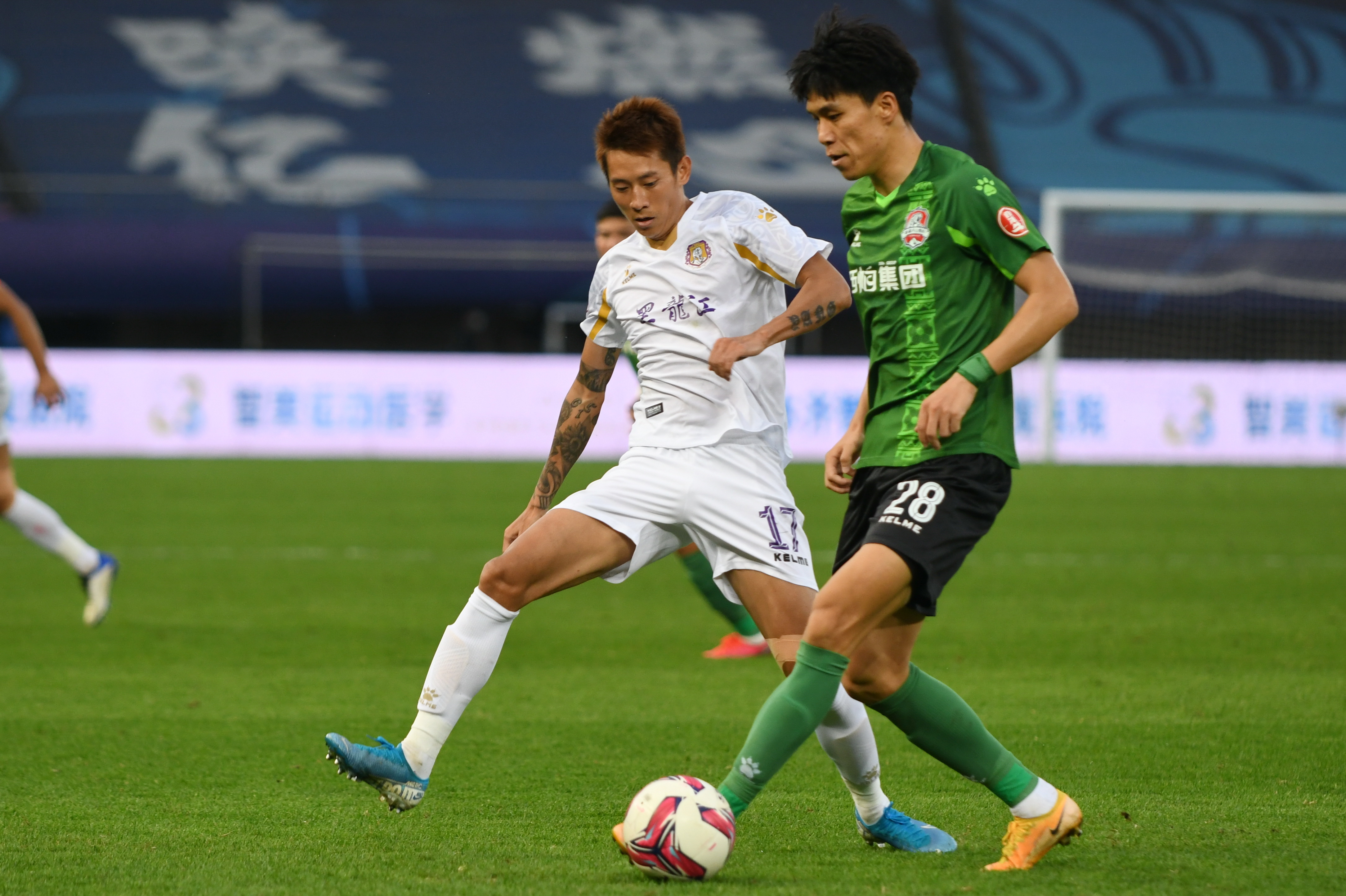 足球——中甲保级附加赛:新疆雪豹纳欢胜黑龙江fc