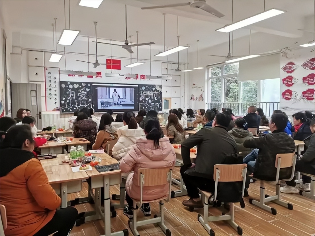 为爱导航,从"心"开始 成都磨子桥小学分校召开新学期家长会