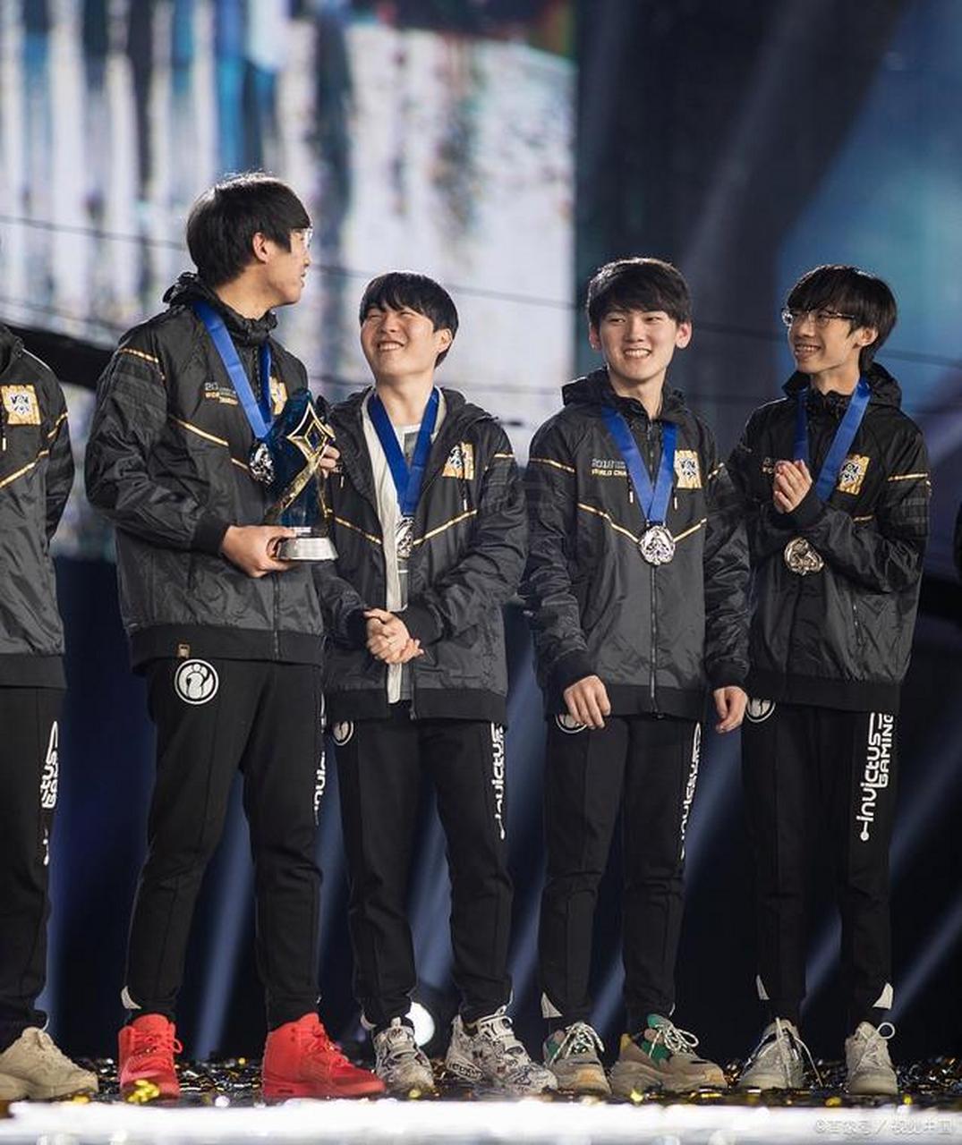 小钰道歉# 近日,一则涉及官方主持人小钰和电竞选手rookie的争议引起