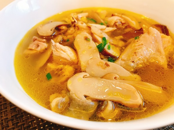 「美食菜谱」松茸炖鸡汤:云南特色汤品,营养丰富,滋养身体!