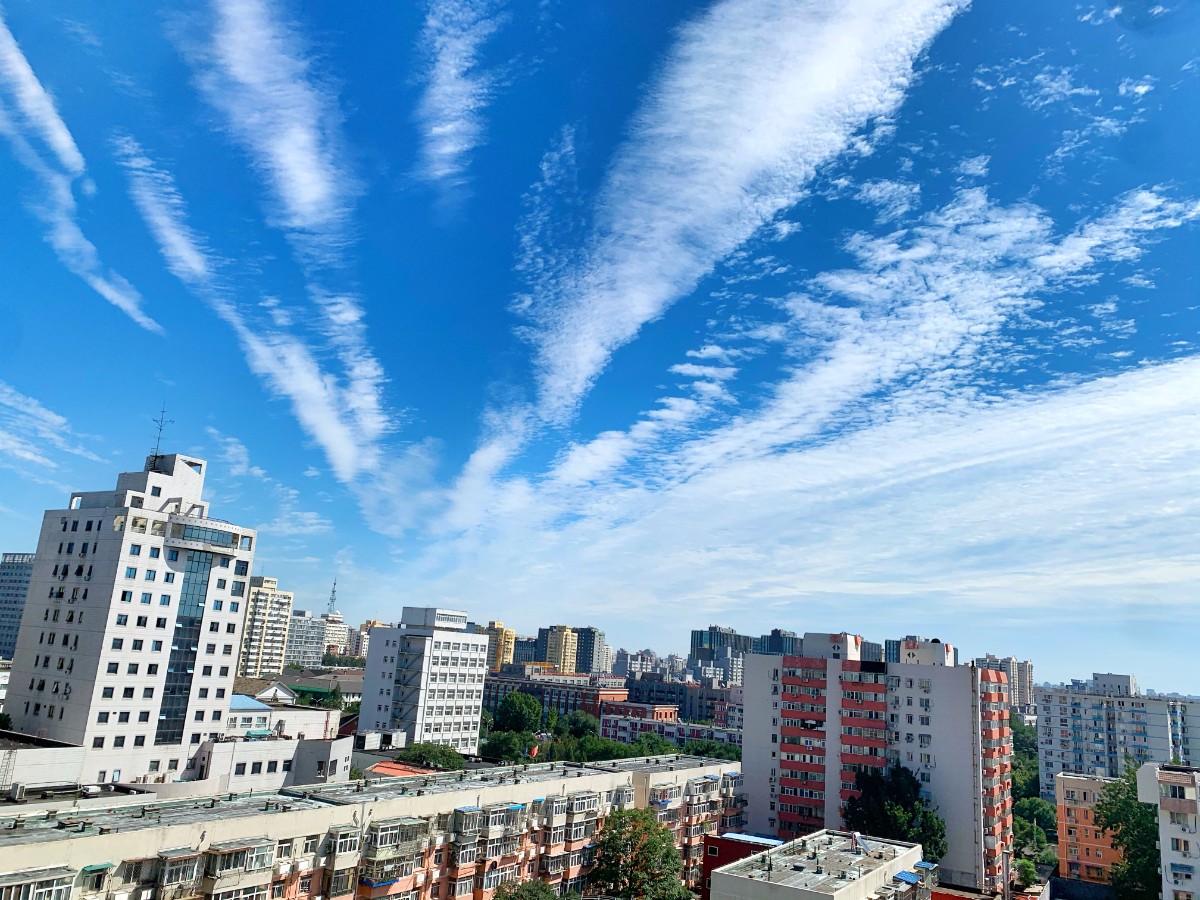 精华|大片来了！北京大雨过后天空美如仙境，一半蓝色云海一半碧空如洗