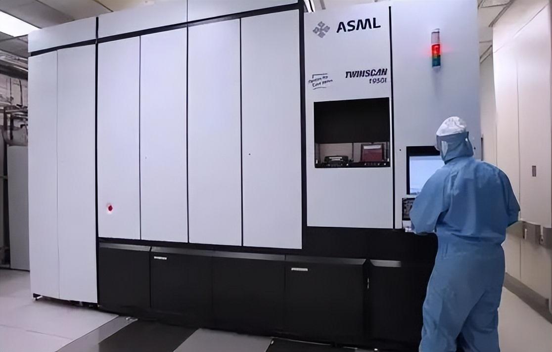 荷兰光刻机:提高显示器的分辨率,为电子产品带来更好的视觉体验