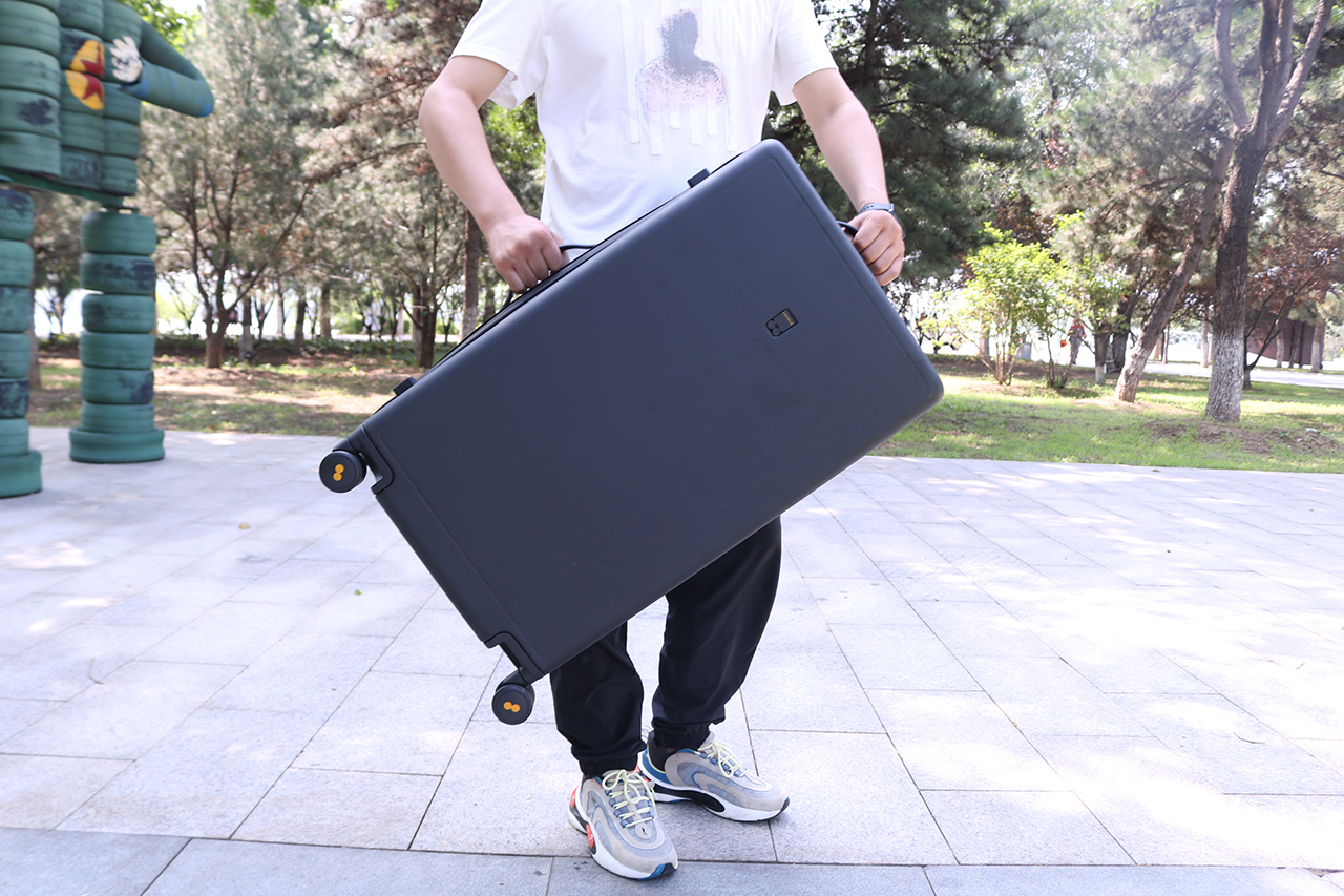 地平线8号经典款26寸行李箱:年轻人的出行必备!