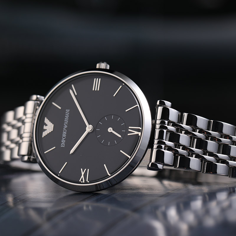 После того, как он выиграл часы Armani, в смутной 