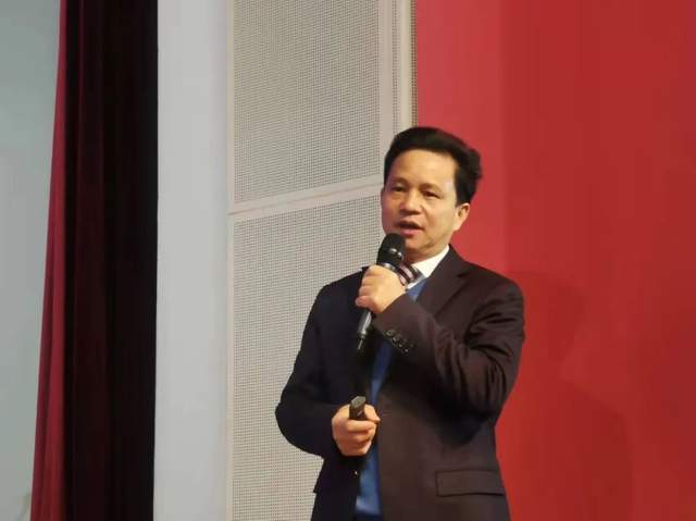 曾军良校长在2022届初三青春礼上的讲话