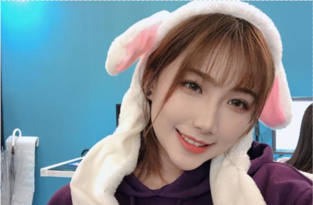 网红钟婷意外暴露真实身材,"大象腿"尤其明显