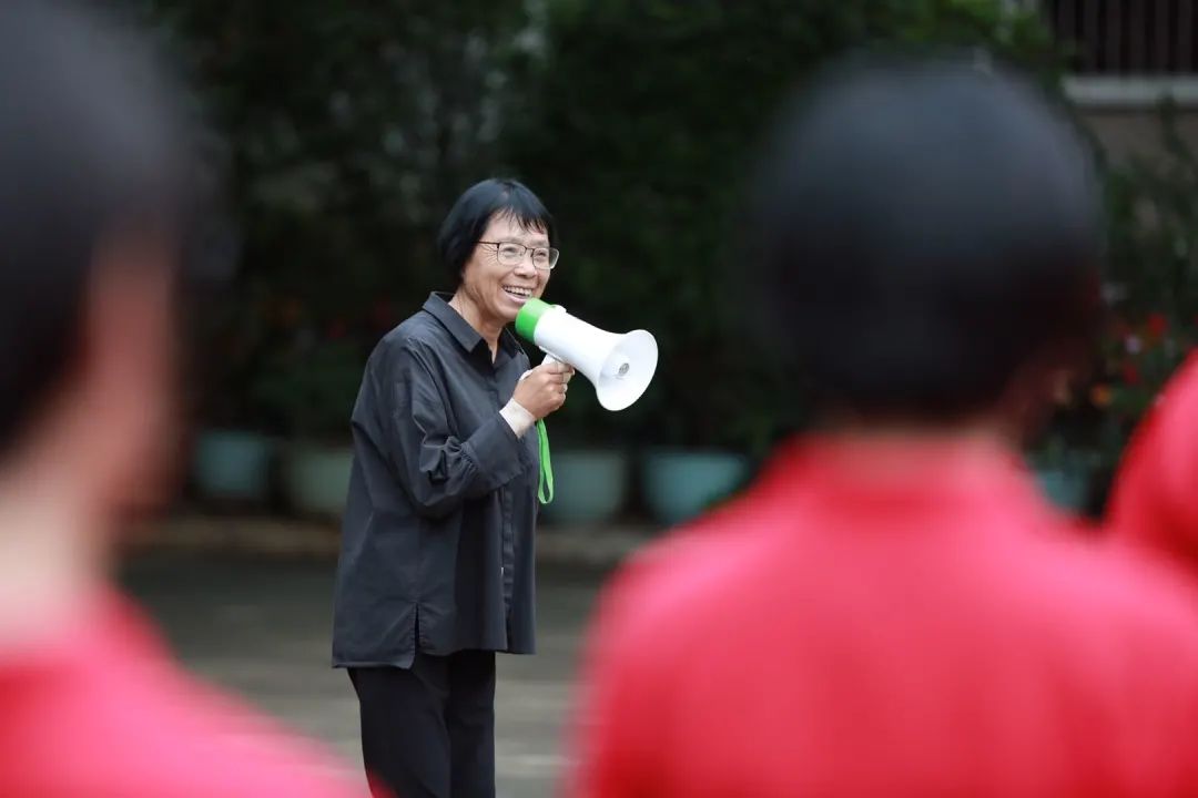 张桂梅:募捐建学校,预支丧葬费交学费,用生命送女孩们走出大山