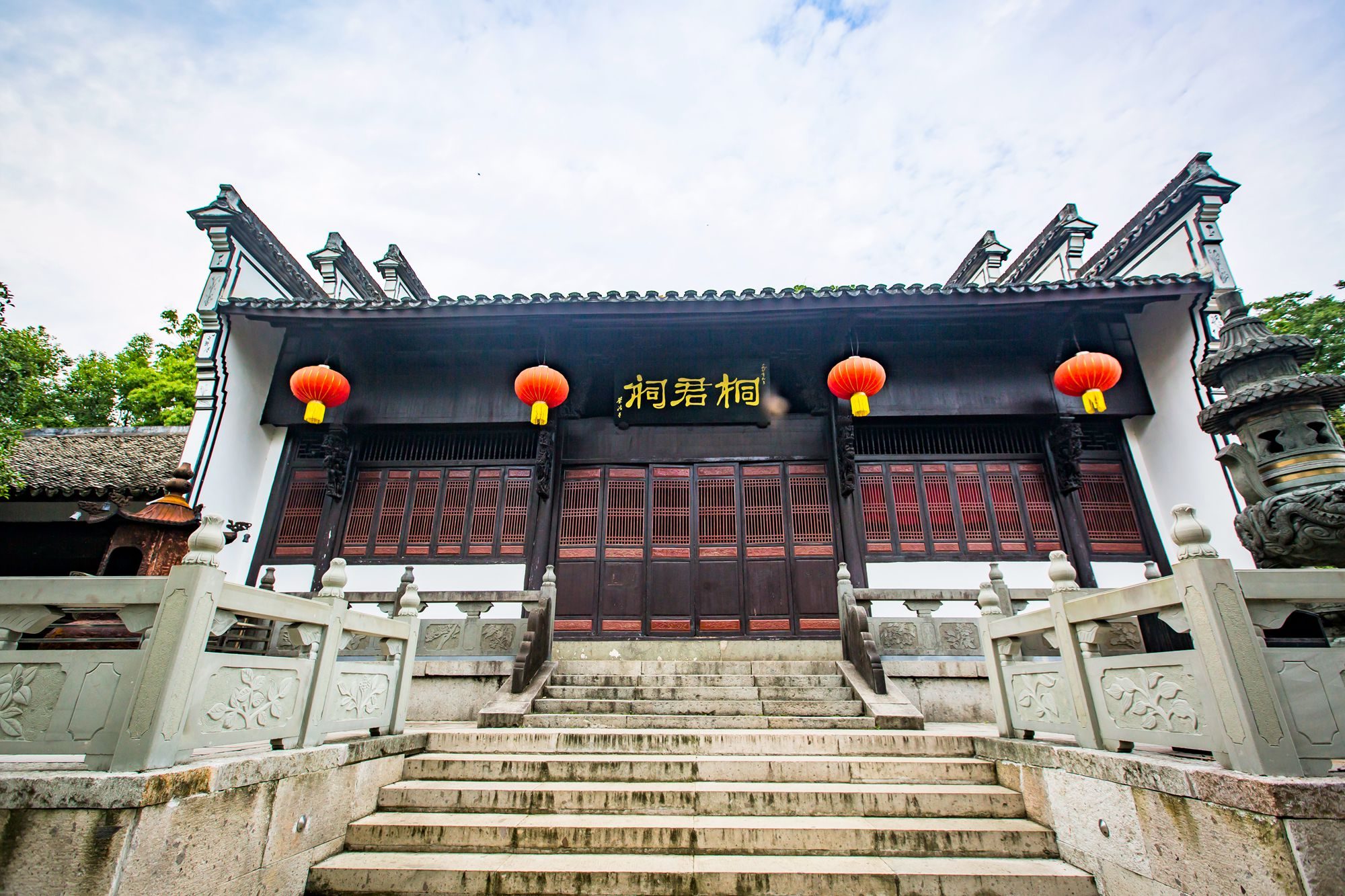 杭州桐庐有一座桐君山,被誉为"小金山",是富春江的热门打卡地