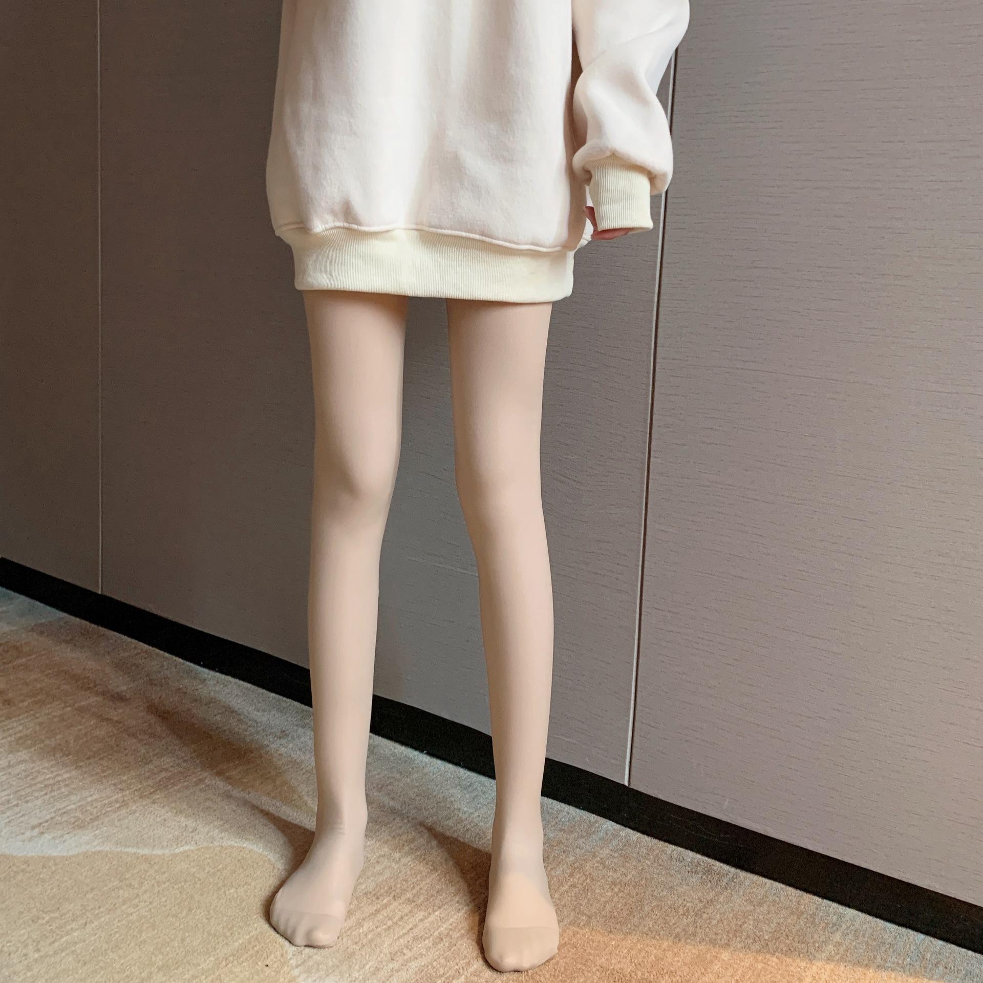为什么年轻女孩都喜欢穿肉色而非黑色丝袜?