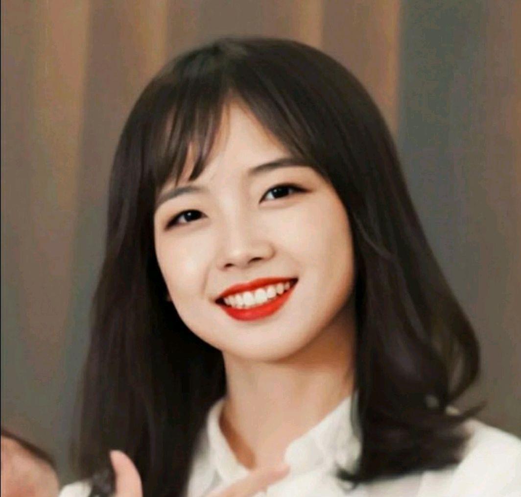 央视主持人王冰冰,被曝英语四级成绩未过,19岁跟男友同居