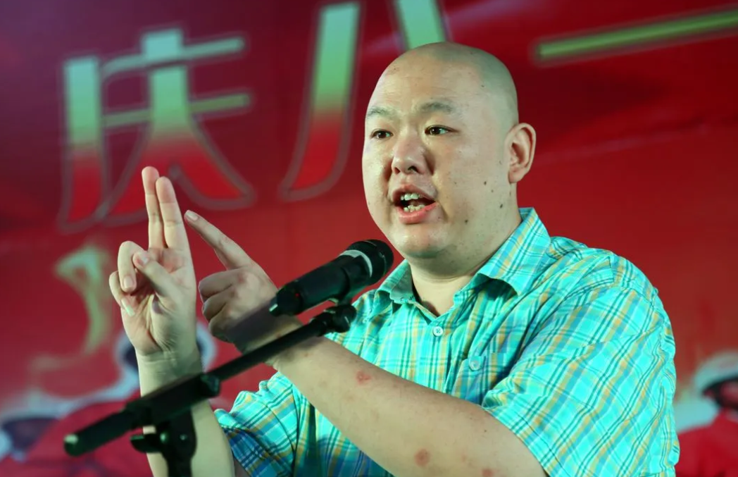 郭德纲和王玥波关系这么好,为何现在不在他身边?两人能否再同台