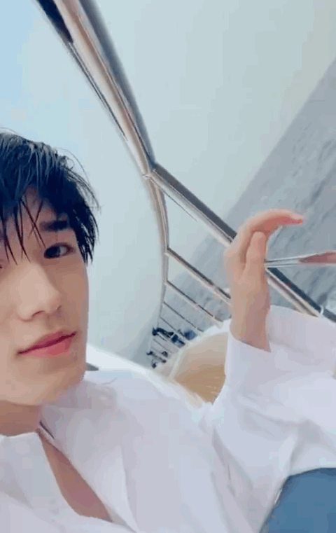 湿发的宋亚轩清新感溢出屏幕!还有哪些爱豆的湿发造型撩到你了?