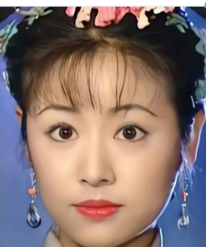 林心如近况曝光引争议,肚子隆起疑似怀孕,47岁素颜像路边大妈