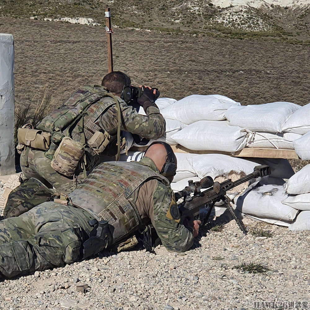 西班牙陆军第7届狙击比赛 两人小组配合默契 巴雷特m95大狙亮相