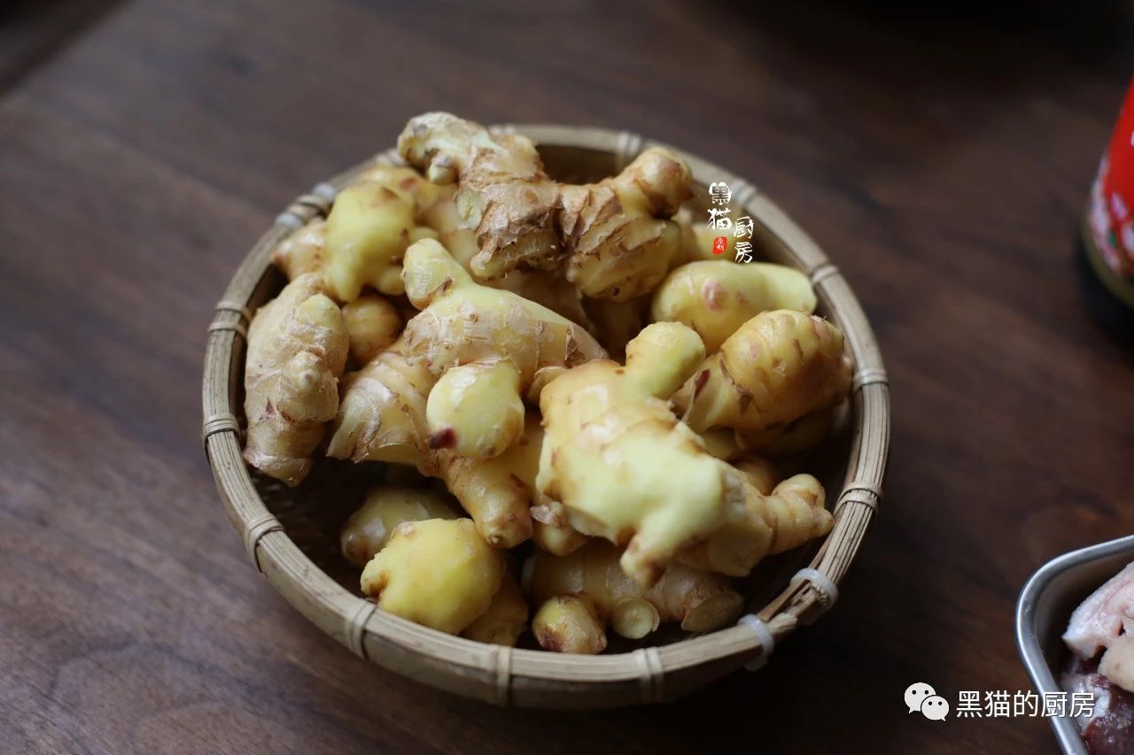 1只猪蹄2斤姜3斤甜醋,传统"广式猪脚姜醋",广东女人都喜欢